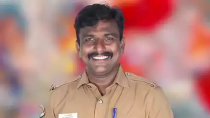 நிலக்கோட்டை: நிலக்கோட்டை அருகே இருசக்கர வாகனம் மீது கார் மோதி விபத்து போலீஸ்காரர் பலி