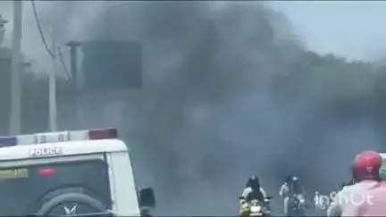 थावे: वृंदावन गांव के पास गड्ढे में पलटा ट्रैक्टर, आग लगने पर चालक ने कूदकर बचाई जान, पुलिस जांच जारी