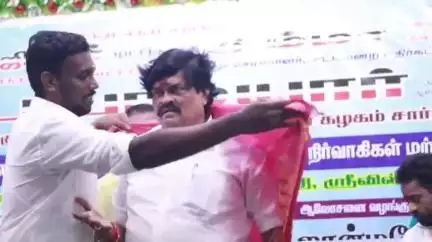 ஸ்ரீவில்லிபுத்தூர்: ராமராஜ் திருமண மண்டபத்தில் அதிமுக பூத் கமிட்டி ஆலோசனை கூட்டம் முன்னாள் அமைச்சர் ராஜேந்திர பாலாஜி தலைமையில் நடைபெற்றது
