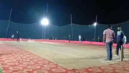 বলরামপুর: যুব সমাজকে খেলাধুলায় আগ্রহী করে তুলতে বড় উরমা গ্রামে নৈশ কালীন ক্রিকেট প্রতিযোগিতার আয়োজন