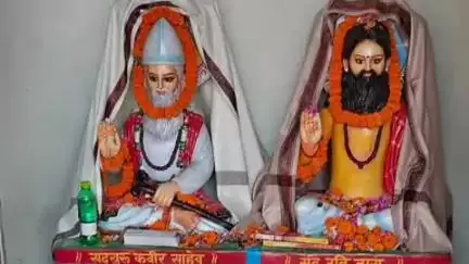 विभूतिपुर: विभूतिपुर के कबीर चौक पर संत शिरोमणि रविदास और संत कबीर दास की प्रतिमा का अनावरण