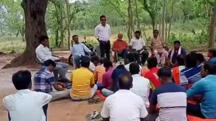 হুড়া: ২০২৬ বিধানসভা নির্বাচনকে সামনে রেখে  কেশরগড় অঞ্চলের তিন টি বুথে আয়োজিত সাংগঠনিক সভায় উপস্থিত জেলা সহ সভাপতি