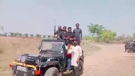भीटी: किसानों की पृष्ठभूमि पर आधारित फिल्म 'हम हैं किस' की शूटिंग को देखने उमड़ी लोगों की भीड़