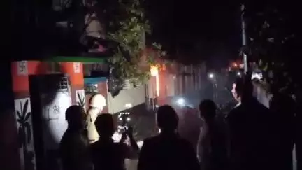 কালিয়াগঞ্জ: কালিয়াগঞ্জের শেঠ কলনী এলাকায় একাধিক গ্যাস সিলিন্ডার ফেটে অগ্নিকান্ড