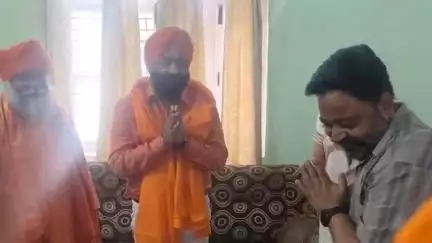 कलीनगर: अल्पसंख्यक आयोग के सदस्य पहुंचे पीलीभीत, धर्म परिवर्तन के मुद्दे पर डीएम और एसपी से की बातचीत