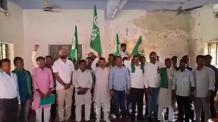 जरीडीह: सरना धर्म कोड लागू करने की मांग को लेकर बेलडीह पंचायत में झामुमो ने बैठक की, धरना प्रदर्शन की रणनीति बनाई