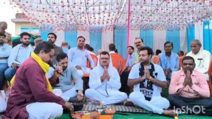 कुलपहाड़: कुलपहाड़ बस स्टैंड के जीर्णोद्धार कार्य का वरिष्ठ भाजपा नेता रामनरेश तिवारी और विधायक ने किया शिलान्यास