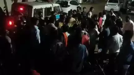 आर्णी: शिवर भंडारी येथील गावकरी धडकले महावितरण कार्यालयावर; विजेच्या लपंडावाने त्रस्त होऊन दिला आंदोलनाचा इशारा 
#jansamasya
