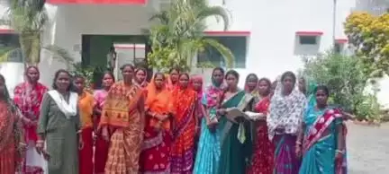 पटमदा: पटमदा के झाड़बामनी टोला जलडहर में अवैध महुआ शराब के खिलाफ महिला समूहों की बैठक, पुलिस से कार्रवाई की मांग