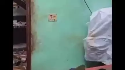 മാനന്തവാടി: ശക്തമായ കാറ്റിലും മഴയിലും പേര്യ 38-ൽ മരം വീണ് വീട് പൂർണമായും തകർന്നു