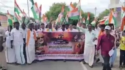 ஊத்தங்கரை: முனியப்பன் கோவில் முதல் ரவுண்டானா வரை பாஜக சார்பில் தேசியக்கொடி ஏந்தி மூவர்ணக்கொடி யாத்திரை பேரணி