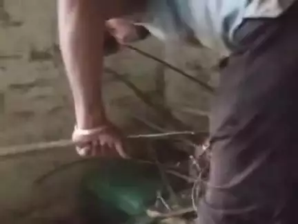 गोवा में बरसात का आतंक के अंदर डूब गए हैं और यह बच्चे भी डूबने जा रहे हैं@