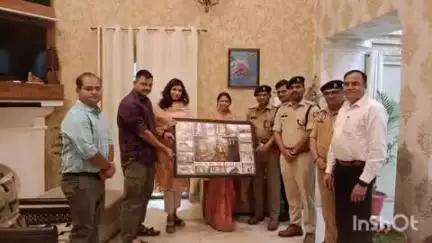 नरैनी: क्षेत्राधिकारी नरैनी अम्बुजा त्रिवेदी के मुख्यालय लखनऊ स्थानांतरण पर विदाई समारोह का आयोजन किया गया