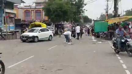 पचोर: जयहिंद यात्रा के बाद सड़कों से प्लास्टिक व फूल उठाने जुटे कांग्रेसी, अमित बंसल ने बापू को बताया आदर्श