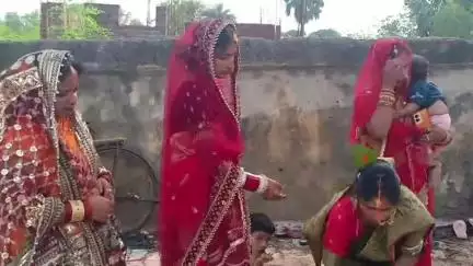 गुरुआ: प्रखंड भर में वट सावित्री व्रत धूमधाम से मनाया गया, सुहागिनों ने पति की लंबी उम्र के लिए की पूजा