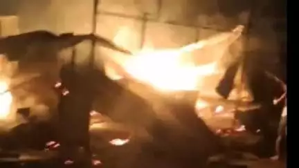 जोगापट्टी: मच्छरगांवा बाजार में लगी आग, तीन दुकानें जलकर राख, लाखों की संपत्ति का हुआ नुकसान