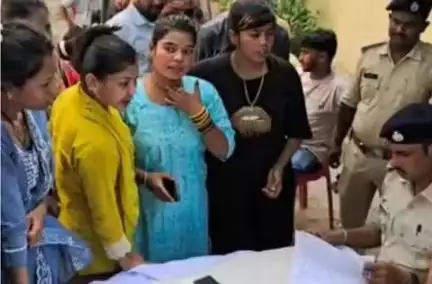 गोपालगंज में शादी समारोह से दूल्हे के अपहरण के बाद प्रशासन ने बड़ा कदम उठाते हुए ऑर्केस्ट्रा कार्यक्रमों   प्रतिबंध