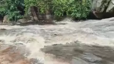 உடுமலைபேட்டை: திருமூர்த்தி மலை மற்றும் அதன் நீர் பிடிப்பு பகுதிகளில் வெள்ளப்பெருக்கு - அமணலிங்கேஸ்வரர் கோவிலுக்கு செல்ல தடை
