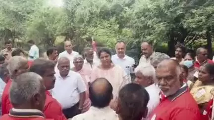 அவிநாசி: காளம்பாளையம் பகுதியில் குப்பைகள் கொட்ட எதிர்ப்பு தெரிவித்து CPI(M) போராட்டம்