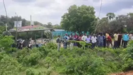 రాజానగరం: దివాన్ చెరువు ఆటో నగర్ గ్యారేజ్ ఎదురుగా రోడ్డు ప్రమాదం, కారును ఢీకొట్టిన లారీ, నలుగురు మృతి