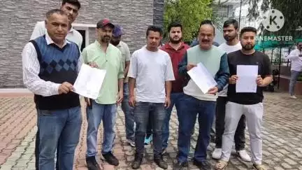 पिथौरागढ़: मुख्यालय में स्थाई SDM व नगर आयुक्त की तैनाती को लेकर पार्षदों ने जिला कार्यालय में DM को सौंपा ज्ञापन#jansamasya