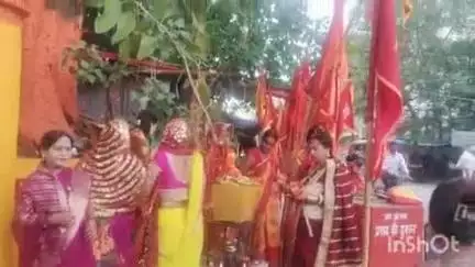 चौपारण: चौपारण सहित पूरे प्रखंड में वट सावित्री की पूजा संपन्न, सुहागिनों ने पति की दीर्घायु के लिए व्रत रखा