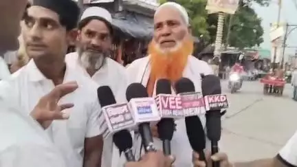 अनूपशहर तिरंगा यात्रा में मुस्लिम समाज के लोगों से बातचीत  रविंद्र कुमार इंसा के साथ योगेंद्र प्रजापति news India 1st