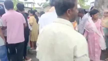 ছিপাঝাৰ: মাৰৈত সংঘটিত হয় পথ দূৰ্ঘটনা,ট্ৰাক আৰু যাত্ৰীবাঁহী মেজিকৰ মাজত সংঘৰ্ষ,আহত সাত জন