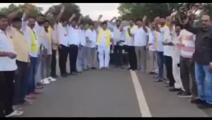 తాడేపల్లిగూడెం: పట్టణం నుండి మహానాడుకి తరలివెళ్తున్న టీడీపీ శ్రేణులు