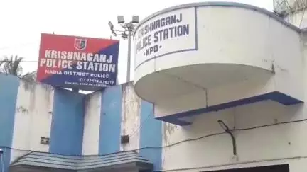 কৃষ্ণগঞ্জ: কৃষ্ণনগর জেলা পুলিশের নির্দেশে  কৃষ্ণগঞ্জ থানাতে শুরু হল যোগ চর্চা