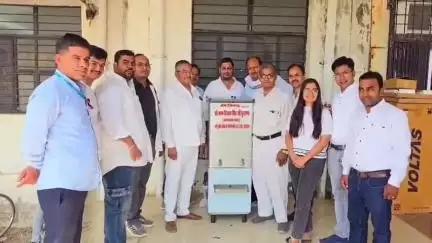 बेगुं: बेगू नगर के एक भामाशाह परिवार ने बेगू उपजिला स्वास्थ्य केंद्र में वाटर कुलर भेंट किया