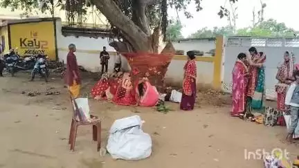 मनिका: प्रखंड क्षेत्र में वट सावित्री पूजा धूमधाम से संपन्न
