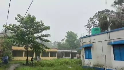 আমডাঙা: আবহাওয়া দফতরের হলুদ সতর্কতা: আমডাঙায় প্রবল বর্ষণ শুরু