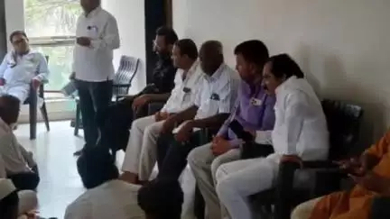 माजलगाव: आमदार प्रकाश सोळंके यांच्या मार्गदर्शनाखाली माजलगाव निवासस्थानी कार्यकर्त्यांची आढावा बैठक संपन्न