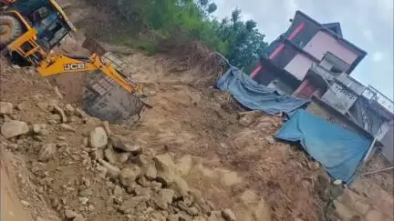 धर्मपुर: सरकाघाट-धर्मपुर NH निर्माण से दमसेड़ा के ग्रामीण परेशान,घरों को खतरा,प्रशासन-कंपनी पर मनमानी का आरोप #jansamasya