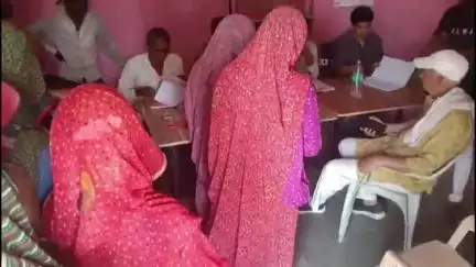 मोहन बड़ोदिया: ग्राम बिजाना में विद्युत उपभोक्ता शिकायत निवारण शिविर का आयोजन, 15 आवेदन आए, 10 का मौके पर निराकरण