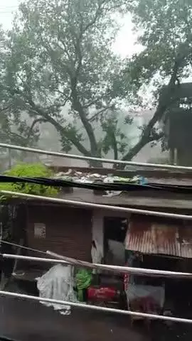 अशोकनगर मंगल पैलेस के पास भारी बारिश होते हुए देख सकते हैं आप