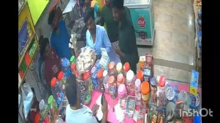 തിരൂരങ്ങാടി: ലഡുവിന് ടൊമാറ്റോ സോസ് കിട്ടിയില്ല, തമിഴ്നാട്ടിൽ തിരൂരങ്ങാടി സ്വദേശികളായ ഹോട്ടൽ ജീവനക്കാർക്ക് ക്രൂരമർദ്ദനം, ദൃശ്യം പുറത്ത്