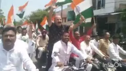 पलिया: पलिया कस्बे में ऑपरेशन सिंदूर के सफल होने पर पलिया विधायक ने निकाली तिरंगा यात्रा