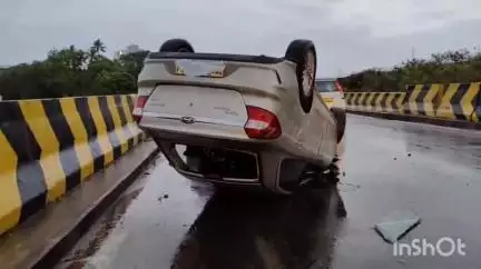 കണയന്നൂർ: കളമശ്ശേരി അപ്പോളോ റെയിൽവേ മേൽപ്പാലത്തിൽ കാർ തലകീഴായി മറിഞ്ഞ് അപകടം, ഒരാൾക്ക് പരിക്ക്