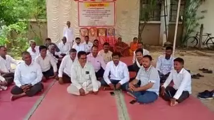 धर्माबाद: बन्नाळी येथील पांदन रस्ता अतिक्रमण मुक्त करून मजबुतीकरण करून द्यावे - बन्नाळी वासियांचे तहसील कार्यालयासमोर आमरण उपोषण