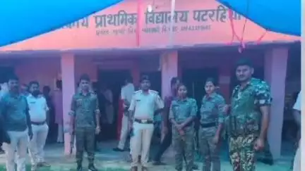 सुप्पी: नरहा पंचायत में कड़ी सुरक्षा के बीच पैक्स का चुनाव कराया जा रहा है