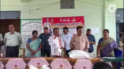 గార్ల: జీలుగు విత్తనాలతో భూమిలో సారం పెరిగి అధిక దిగుబడి వస్తుంది,గార్ల సొసైటీ కార్యాలయంలో ఎమ్మెల్యే కోరం కనకయ్య