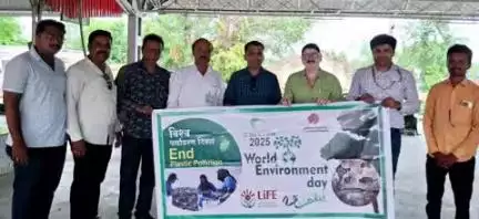 आरोग्य विभाग,
 जिल्हा परिषद जळगाव.
 माननीय जिल्हा आरोग्य अधिकारी डॉक्टर सचिन भायेकर यांच्या मार्गदर्शक सूचनेनुसार चाळीसगाव रेल्वे स्टेशनवर जागतिक पर्यावरण दिवस साजरा करून आरोग्य विषयी जनजागृती करण्यात आली.