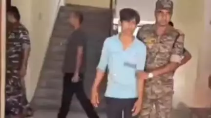 খড়িবাড়ি: বাঁশের আড়ালে পাচার করা হচ্ছিল বার্মা টিক কাঠ; চক্করমারি এলাকা থেকে গ্রেপ্তার এক
