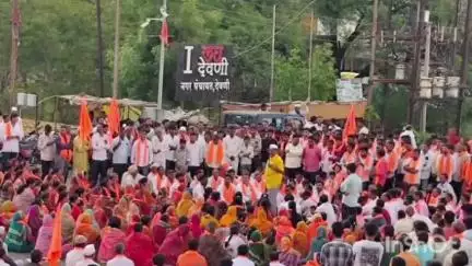 देवणी: मौजे कोनाळी येथे छत्रपती शिवाजी महाराजांच्या पुतळ्याची विटंबना प्रकरणी बोरोळ चौकात सकल शिवप्रेमींच्या वतीने रस्ता रोको