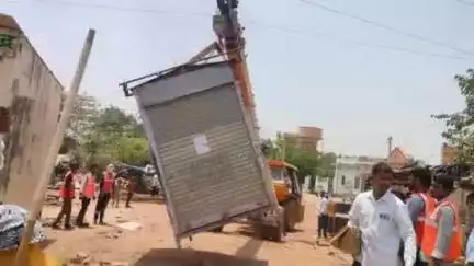 बावड़ी: भोपालगढ़ में सरकारी जमीन से अतिक्रमण हटाया गया, केबिन और ढाबे बनाकर किया गया था कब्जा, नगर पालिका ने की कार्रवाई