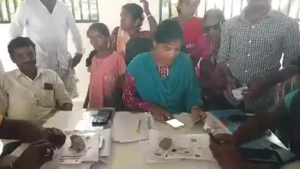 కనగల్: పగిడిమర్రిలో కిసాన్ కార్డుల కొరకు రైతుల వివరాలు నమోదు, వివరాలు వెల్లడించిన ఏవో సునీత