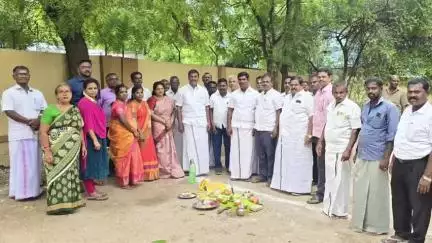 விளாத்திகுளம்: ஊராட்சி ஒன்றிய தொடக்கப்பள்ளியில் ₹60 லட்சத்தில் புதிய வகுப்பறைகள் கட்டும் பணியை ஜி.வி.மார்க்கண்டேயன் MLA துவக்கி வைத்தார்
