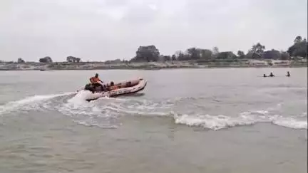 दरौली: डुमरहर गांव के पास सरयू नदी में डूबे वृद्ध का शव तीसरे दिन भी एसडीआरएफ टीम ने बरामद नहीं किया